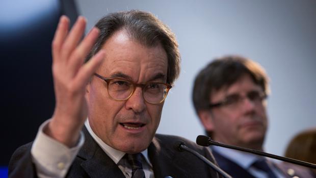 Artur Mas, inhabilitado por desobedecer a la justicia