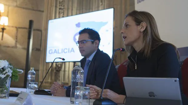 Yolanda Martínez-Bajo, directora de la Territorial Noroeste de BBVA, y Miguel Cardoso, economista jefe de España de BBVA Research