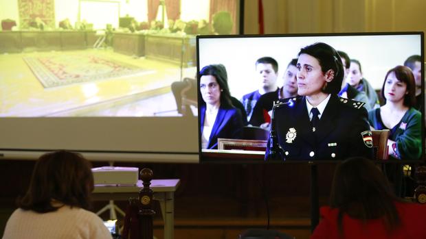 La inspectora jefe de la Policía Nacional de Astorga (León) declara en el juicio por el asesinato de Denise Pikka