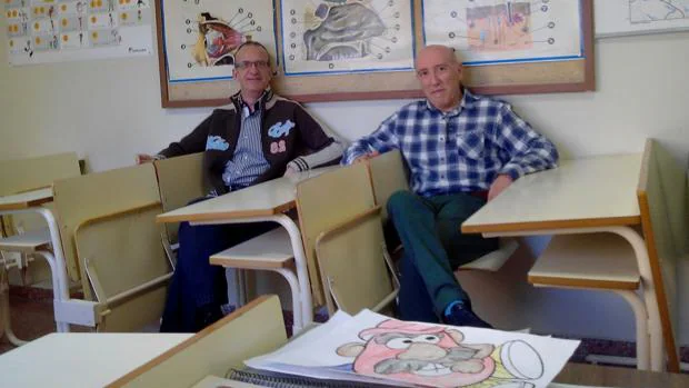 Fernando Guijarro y Juan Pablo Culebras, en su aula de la cárcel de Cuenca