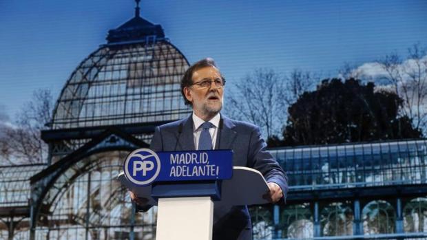 Rajoy exige a ETA que «de paso, se disuelva»