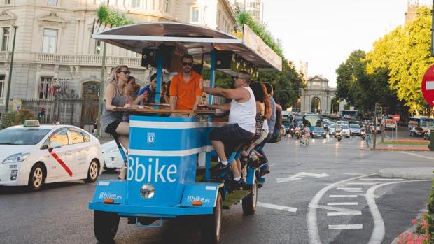 Uno de los vehículos «bicibirras» que circulan por Madrid