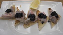 Tosta de paté de bacalao con caviar