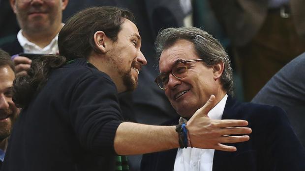 Pablo Iglesias coincide con Mas y Albiol en el baloncesto y defiende el referéndum en Cataluña