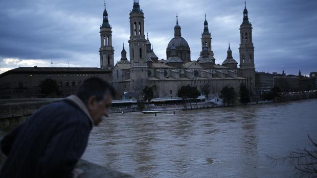 El Ebro, a su paso por Zaragoza