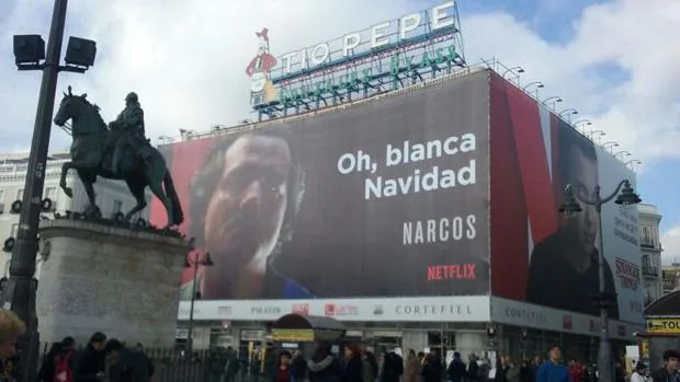 El anuncio de la serie de Narcos en el edificio de Sol