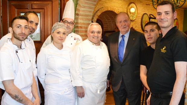 Don Juan Carlos pide «el mejor cocido del mundo» en un restaurante de Vallecas