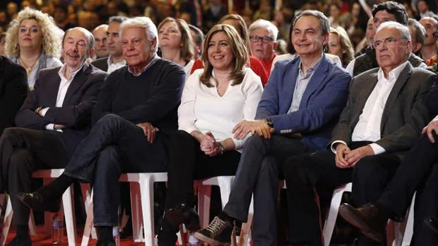Susana Díaz, acompañada de Felipe González, José Luis Rodríguez Zapatero, Alfonso Guerra y Alfredo Pérez Rubalcaba