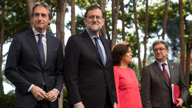 Íñigo de la Serna, Mariano Rajoy, Soraya Sáenz de Santamaría y Enric Millo, en Barcelona