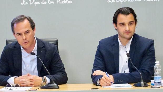 Imagen de Carlos Castillo y Eduardo Dolón en la rueda de prensa sobre la comisión