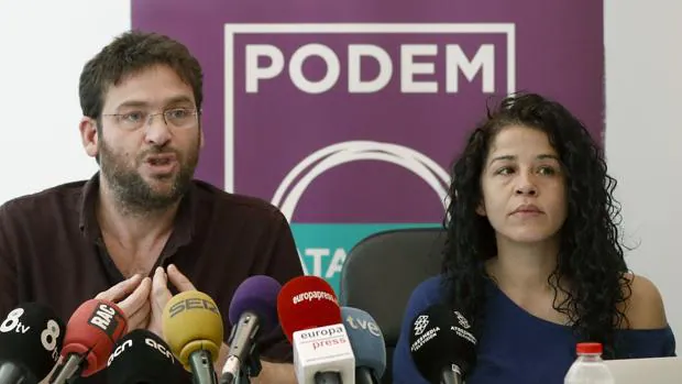 El líder de Podem, Albano Dante Fachin, junto a la secretaria de organización, Ruth Moreta,