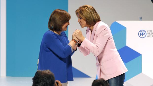 María Dolores de Cospedal e Isabel Bonig, en el congreso del PPCV