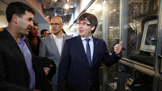 Carles Puigdemont y Raul Romeva el lunes durante su visita al Instituto Tecnológico de Massachusets