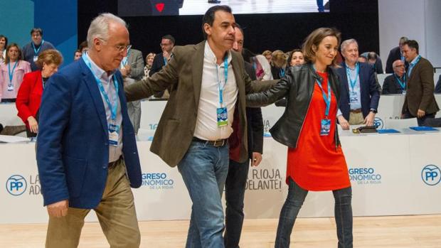 Martínez-Maillo, en el congreso de La Rioja entre Ceniceros, el vencedor, y Gamarra, la derrotada