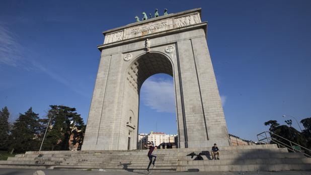 El Arco de la Victoria, en la avenida homónima
