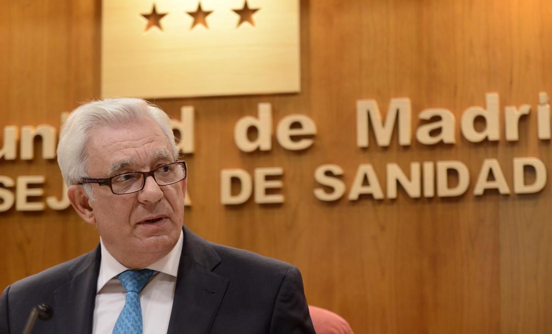 El consejero de Sanidad, Jesús Sánchez Martos