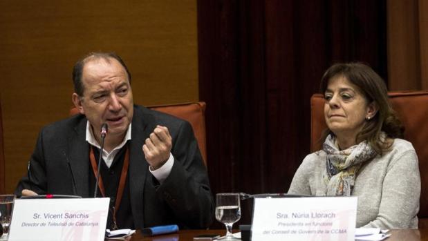 Vicent Sanchis y Núria Llorach, en la comisión de la CCMA del Parlamento de Cataluña