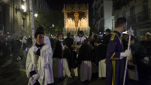 Procesión de Nuestro Padre Jesús del Gran Poder y María Santísima de la Esperanza Macarena, durante la Semana Santa anterior