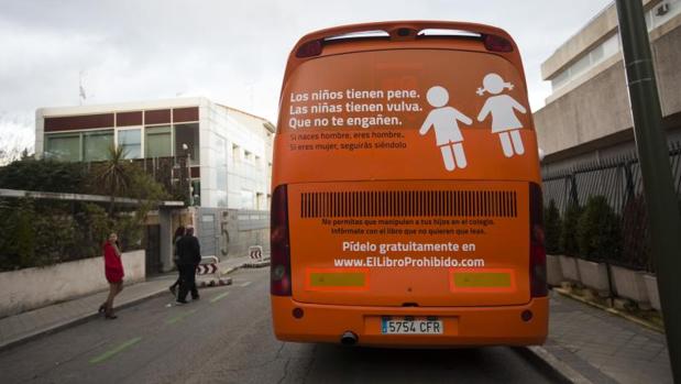 El autobús de Hazte Oír en Madrid