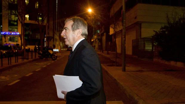 Ginés Jiménez sale de los juzgados, en 2013