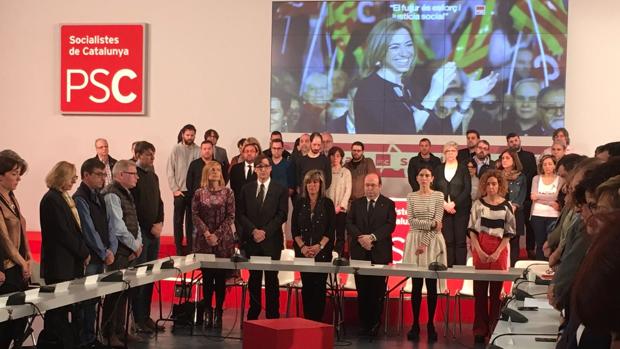 Iceta, desolado, firma en el libro de condolencias del PSC en memoria de Chacón