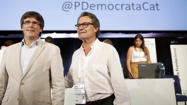 Carles Puigdemont y Artur Mas, en un acto de partido del PDECat