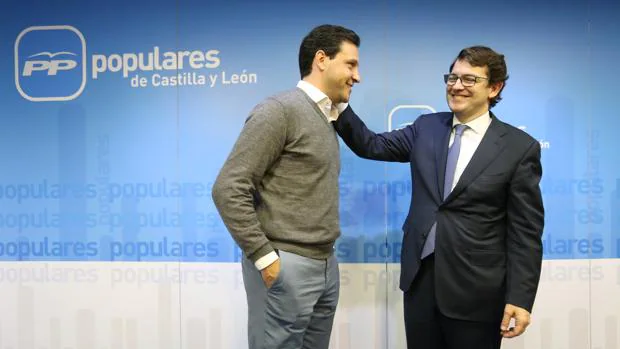 Raúl de la Hoz y Alfonso Fernández Mañueco tras la reunión del Comité Ejecutivo autonómico