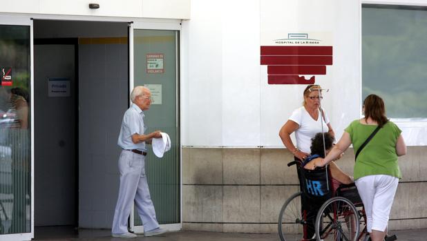 Imagen del acceso a Urgencias del hospital de La Ribera