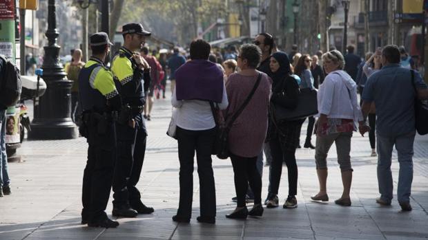 Unos agentes de la Urbana, en Barcelona