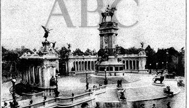 El monumento a Alfonso XII en el estanque grande del Retiro