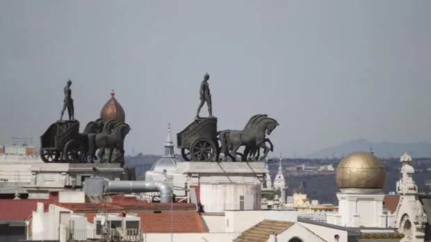 Un paseo por los tejados de la Villa: mitología entre Madrid y el cielo
