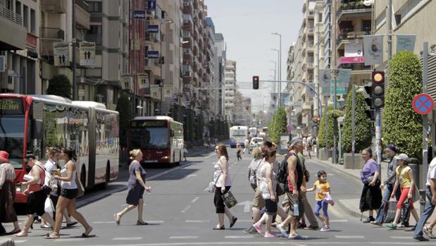 Imagen de archivo de la avenida en la que se ha producido el accidente en Alicante