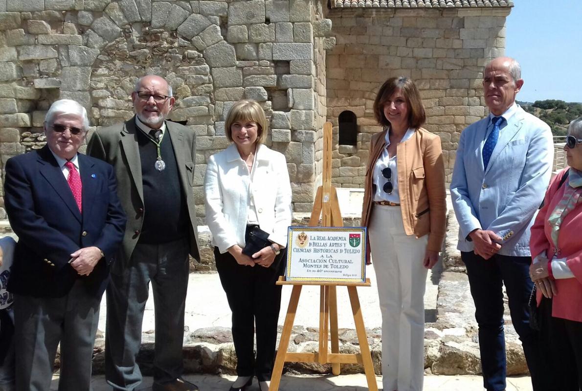 Ventura Leblic, Jesús Carrobles y Ana María Gómez, junto a otros académicos, en Melque