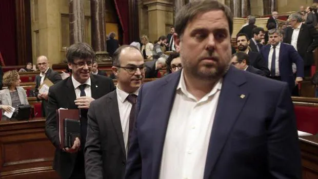 De izquierda a derecha, Puigdemont, Turull y Junqueras