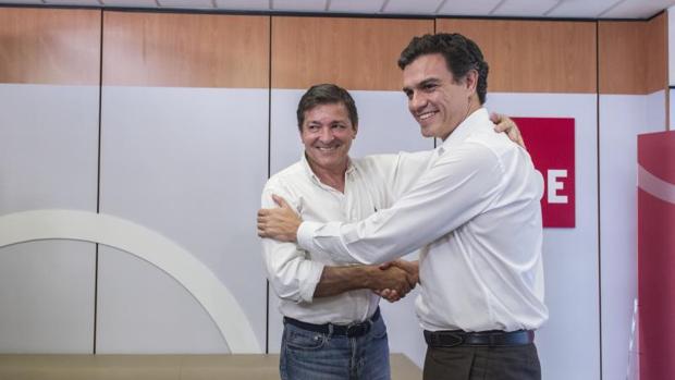 Sánchez y Fernández durante una reunión en la sede del PSOE en Ferraz