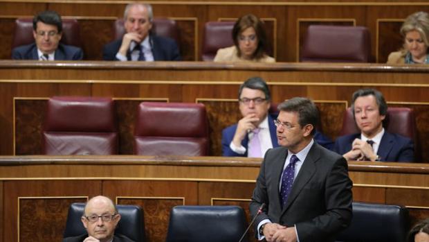 El ministro de Justicia, Rafael Catalá, durante una sesión de control al Gobierno en el Congreso