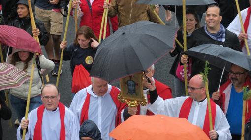 La reliquia de la Santa Faz, a resguardo también de la lluvia