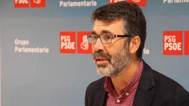El diputado autonómico del PSdeG, Juan Díaz Villoslada, en rueda de prensa