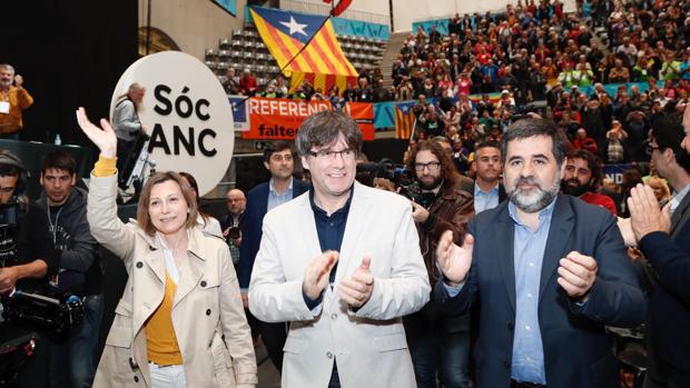 Forcadell, Puigdemont y Sánchez, hoy en la asamblea de la ANC