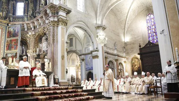 Un momento de la misa oficiada este sábado en la Catedral de València