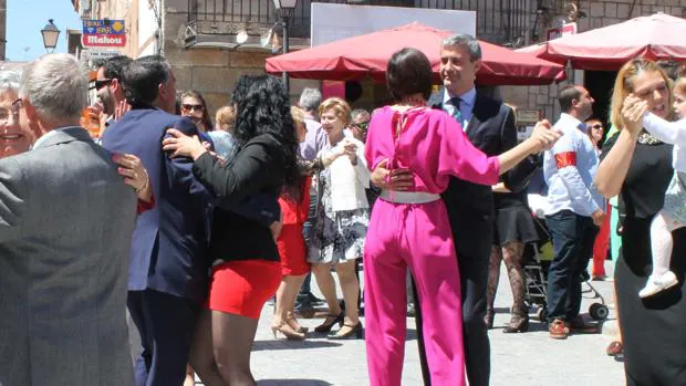 Álvaro Gutiérrez, en el tradicional baile de la plaza