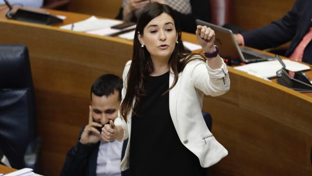 Imagen de la consellera de Sanidad, Carmen Montón, en las Cortes Valencianas