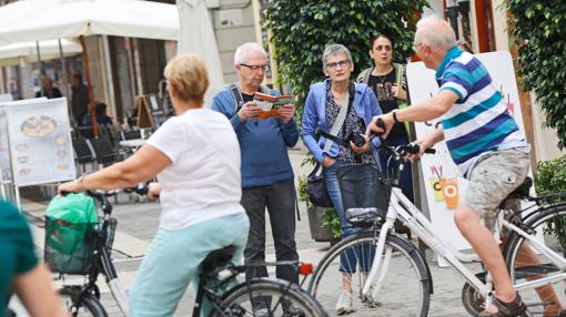 Imagen de un grupo de turistas en Valencia