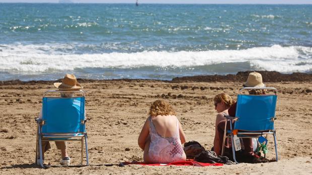 Imatge de la platja de Les Arenes