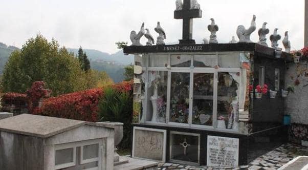 Vista de un panteón en el cementerio de Basauri