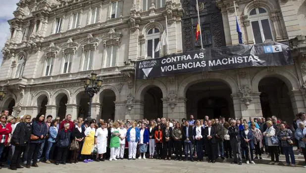 Concentración en la plaza de María Pita de La Coruña en recuerdo del pequeño asesinado
