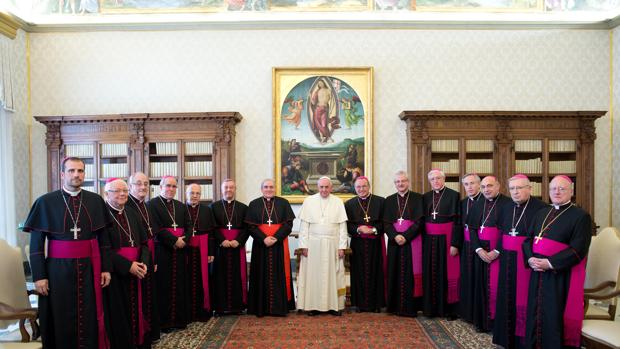 El Papa Francisco reunido, en 2014, con los obispos catalanes