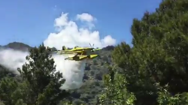 Momento en el que aún estaba activo el incendio de este domingo en la Sierra de Calderona