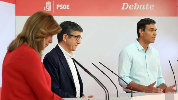 Los candidatos a la secretaría general del PSOE, durante el debate