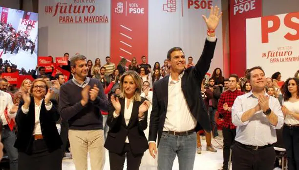 Pedro Sánchez, en un acto electoral en 2015 en Toledo con Alvaro Gutiérrez, Milagros Tolón y Emiliano García-Page
